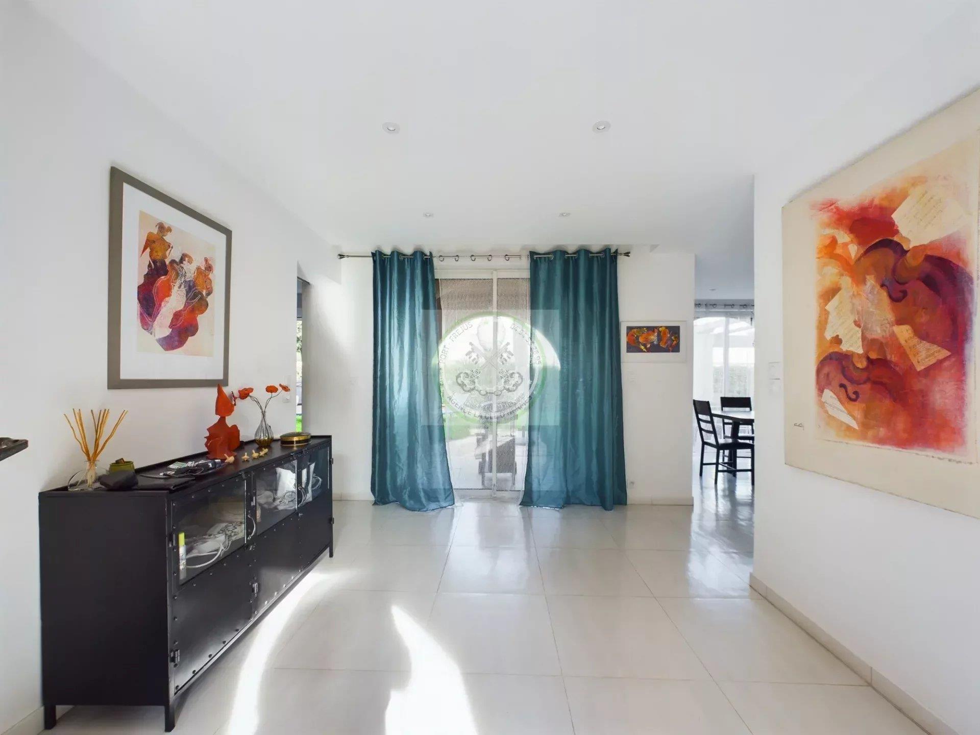 Magnificent 5 Bedroom T7 Villa In Exceptional Seaside Domain Surrounded By A Lake, Swimming Pool And