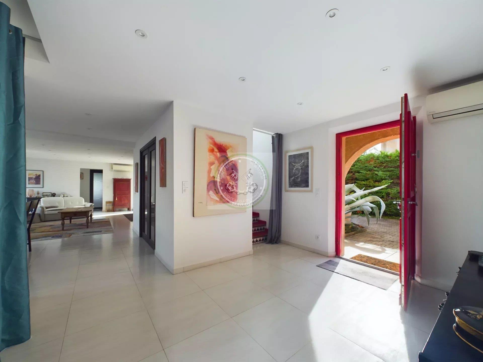 Magnificent 5 Bedroom T7 Villa In Exceptional Seaside Domain Surrounded By A Lake, Swimming Pool And