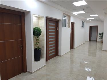 Escritórios para aluguel, a partir de 25 m² a 70 m², 1.600Nis, em Afula