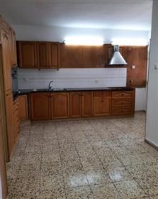 4 roms leilighet til salgs, 90Sqm, førsteklasses beliggenhet, i Rishon Lezion