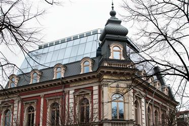 Luxe aristocratisch gebouw in het hart van Varna
