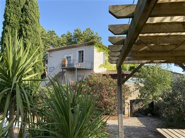 La sud de Franța Casă veche de piatră cu grădină și apartament independent 