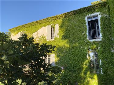 Etelä-Ranska Vanha kivitalo puutarhalla ja itsenäisellä huoneistolla 