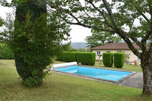 Dream villa, swimming pool, double garage, large veranda, up for grabs