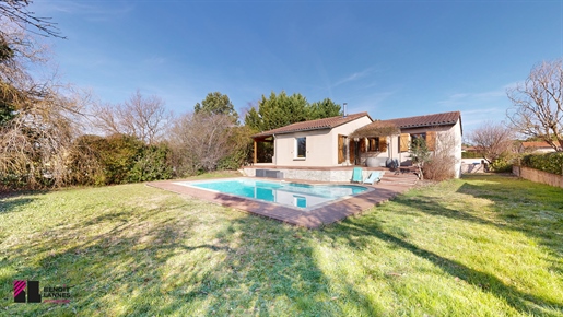 T7 villa of 175 m2 with swimming pool in Cyprié.