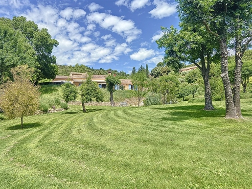 Villa de plain pied à Cotignac, calme, à pied du village