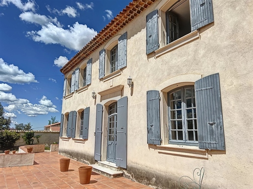 Woning in Bastide-stijl in Tavernes, bestaande uit gastenkamers, genesteld op een groot stuk grond