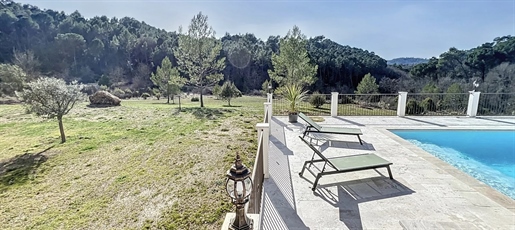 Châteauvert, calme absolu, villa d'architecte, vue, 2,5 hectares