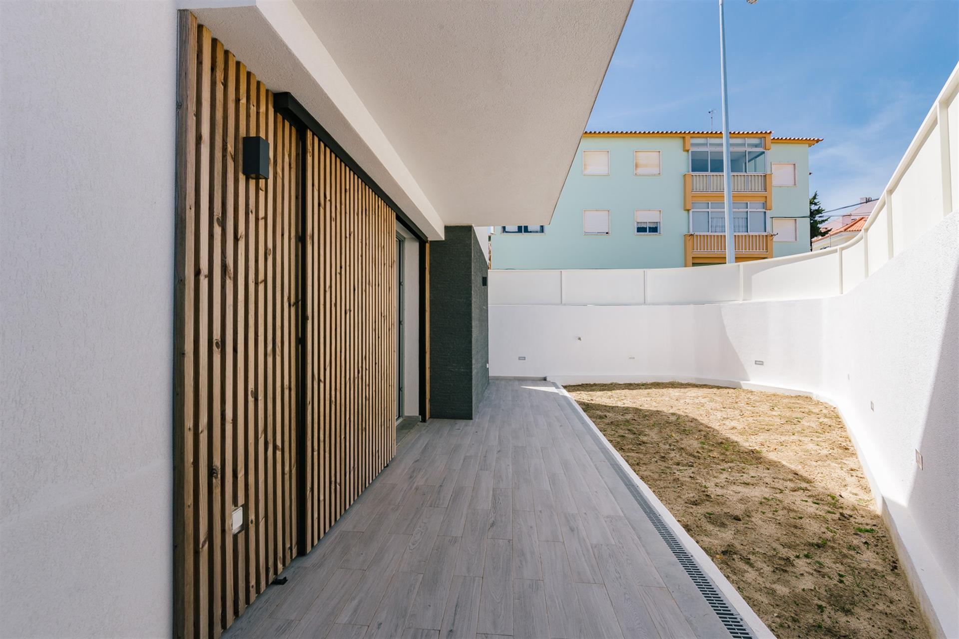 Wohnen mit Stil in Cascais: Villa mit 3+1 Schlafzimmern und modernem Design