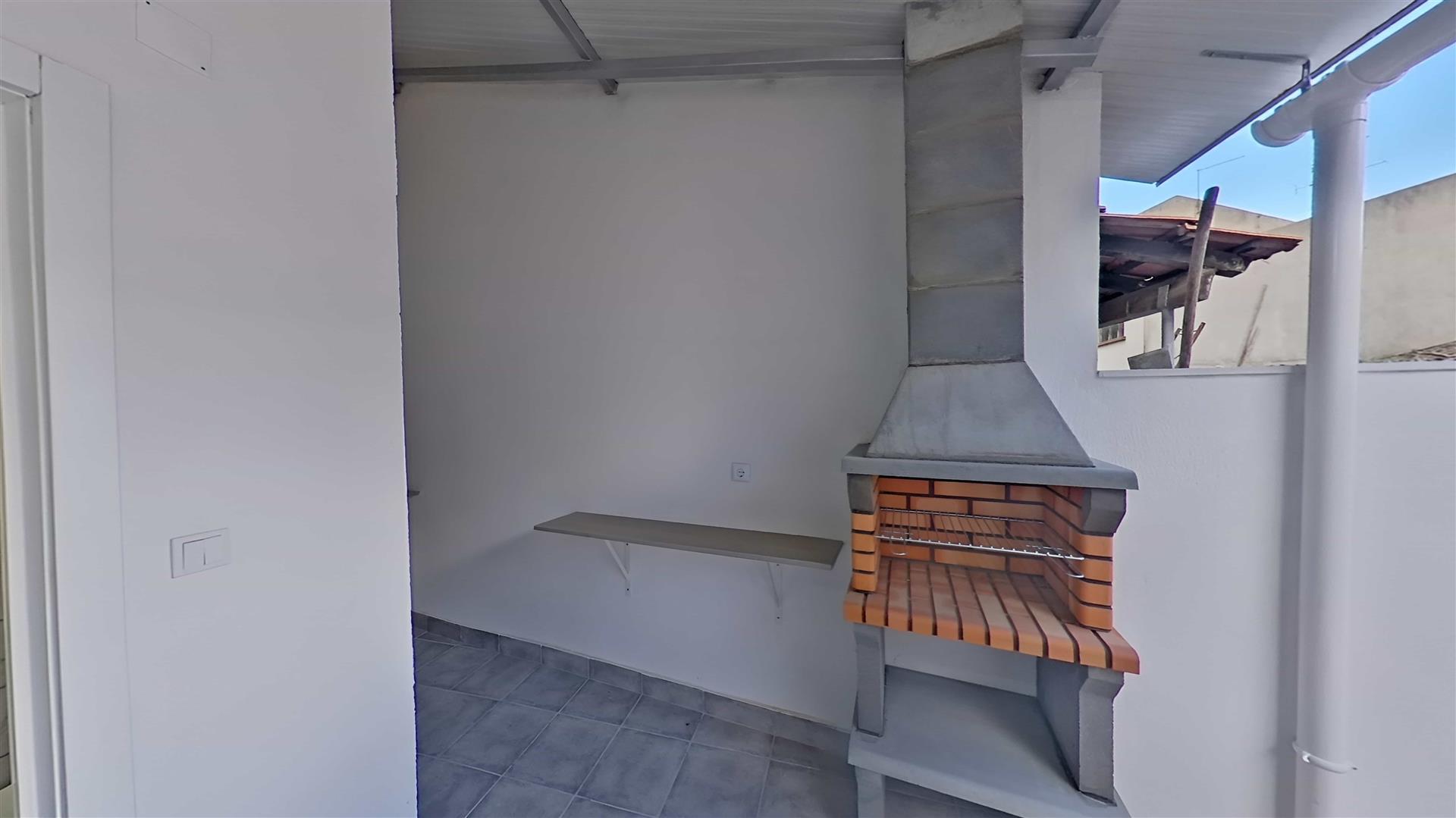 Refurbished 2+1 bedroom villa with patio and annex