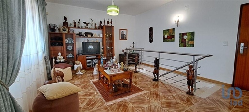 Home / Villa with 5 Rooms in Lisboa with 375,00 m²