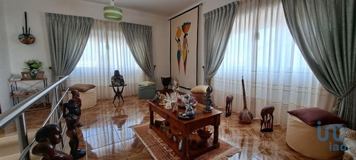 Home / Villa with 5 Rooms in Lisboa with 375,00 m²