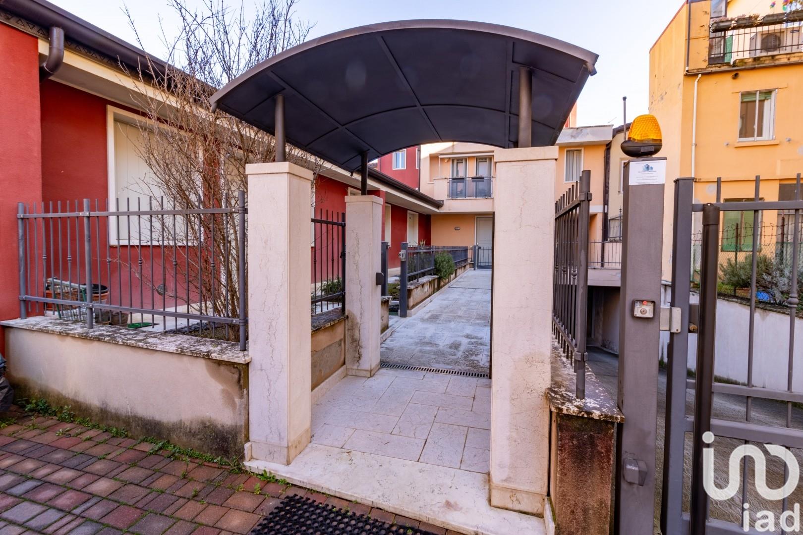 Sale Apartment 105 m² - 2 bedrooms - Verona