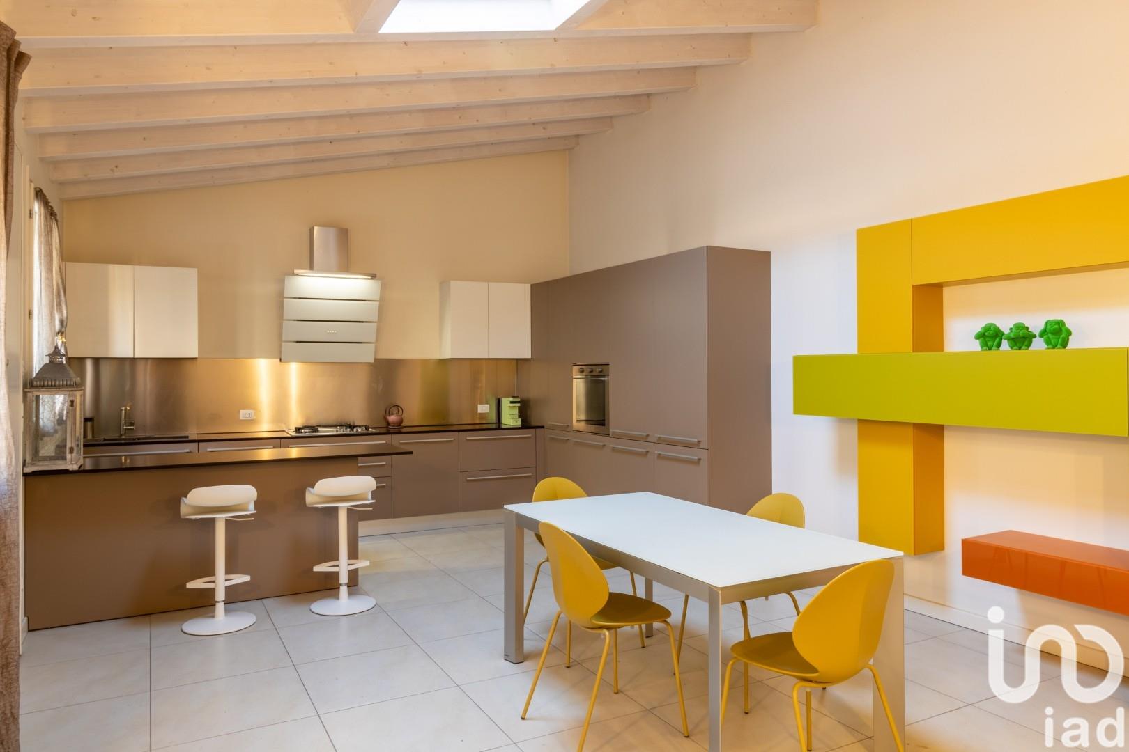 Sale Apartment 105 m² - 2 bedrooms - Verona