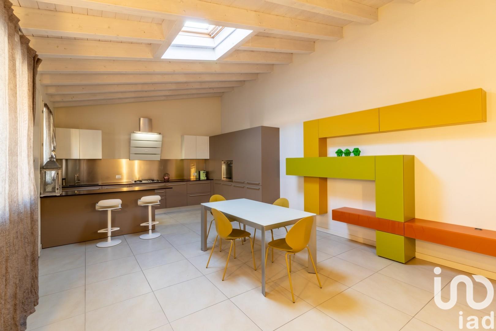 Sale Apartment 105 m² - 2 bedrooms - Verona