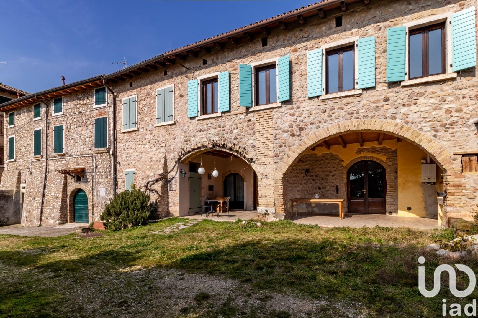 Sale Detached house / Villa 220 m² - 4 bedrooms - Costermano sul Garda