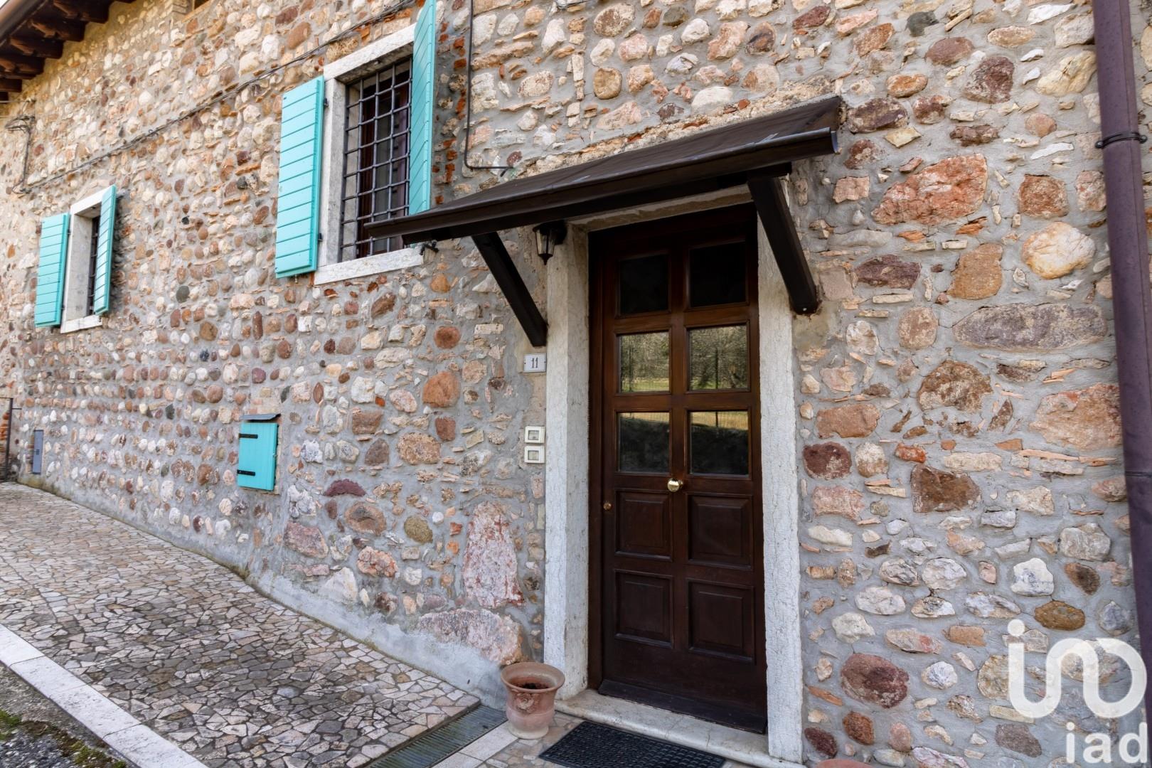 Sale Detached house / Villa 220 m² - 4 bedrooms - Costermano sul Garda