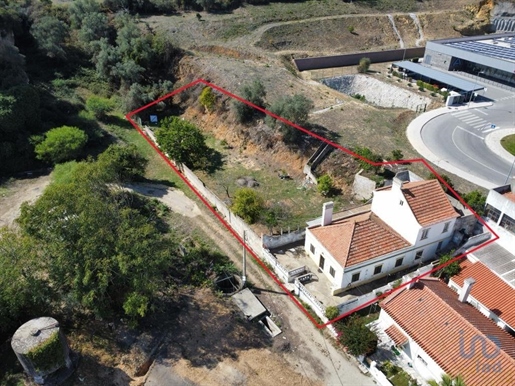 Home / Villa with 7 Rooms in Setúbal with 176,00 m²