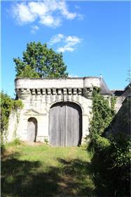  Touraine, entre Azay-Le-Rideau et Chinon,  au coeur du vignoble  et à proximité d’un très beau mass