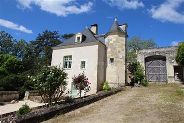  Touraine, between Azay-Le-Rideau and Chinon, in the heart of the vineyards and near a beautiful ma