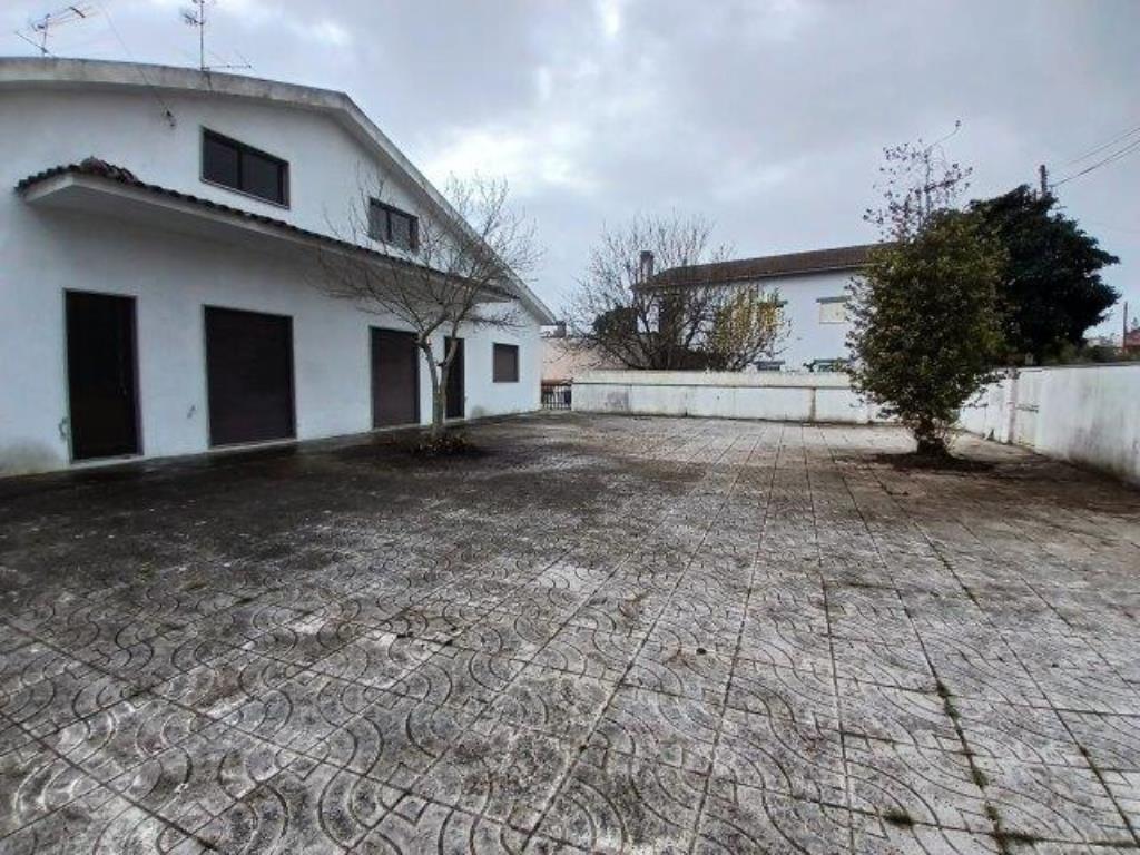 Three-Story House with Warehouse in Mangualde – Investment Opportunity