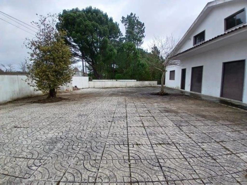 Three-Story House with Warehouse in Mangualde – Investment Opportunity