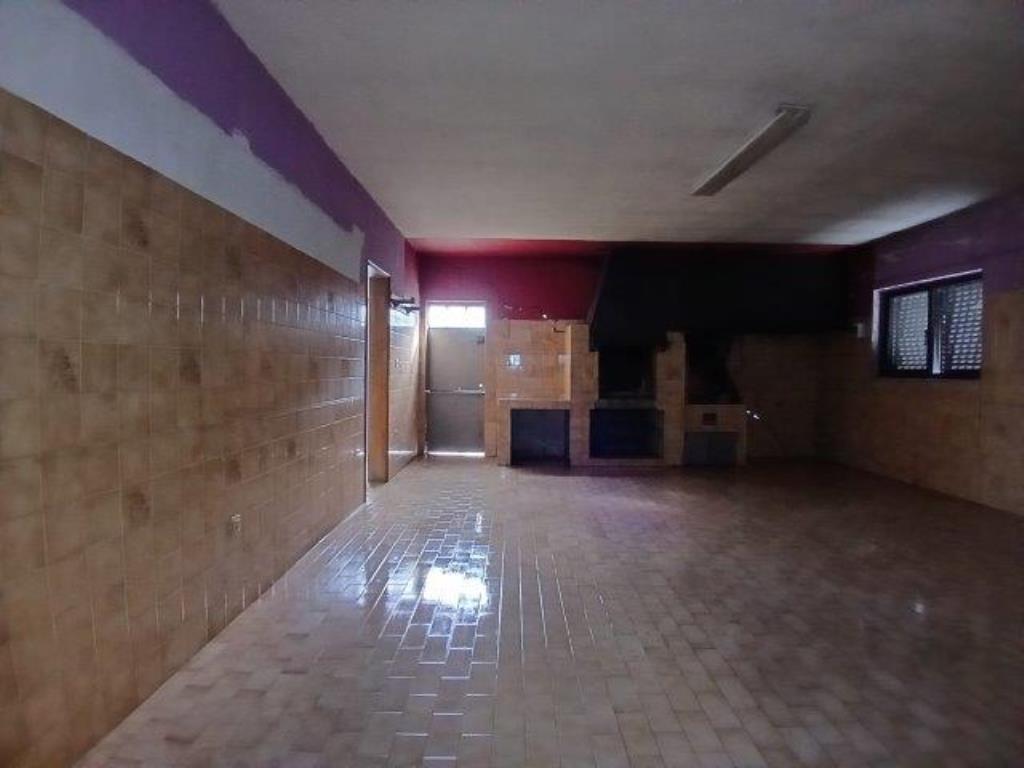 Three-Story House with Warehouse in Mangualde – Investment Opportunity