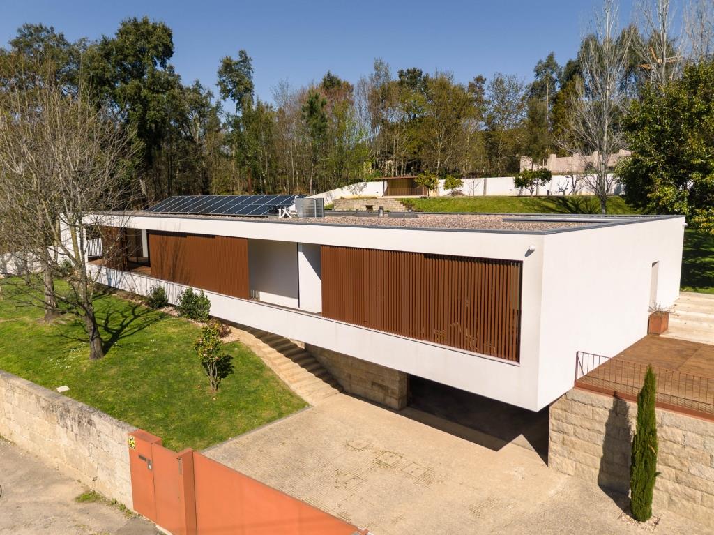 4+1 Bedroom Villa for Sale in the Centre of Arouca – An Excellent Opportunity!