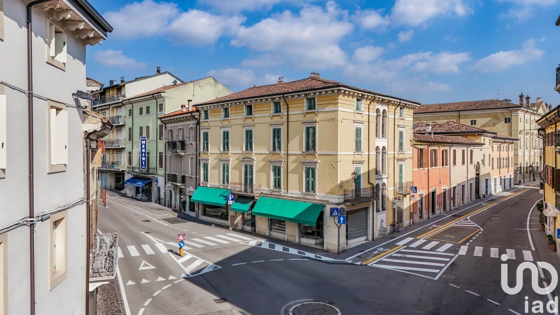 Sale Building / Stable 706 m² - 5 bedrooms - Valeggio sul Mincio