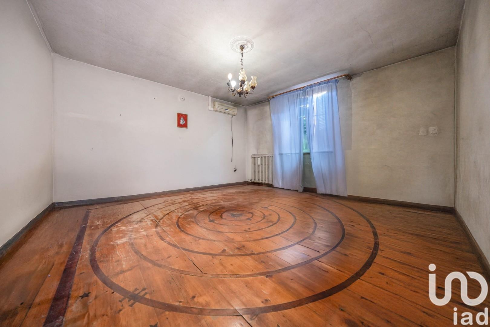 Sale Building / Stable 706 m² - 5 bedrooms - Valeggio sul Mincio