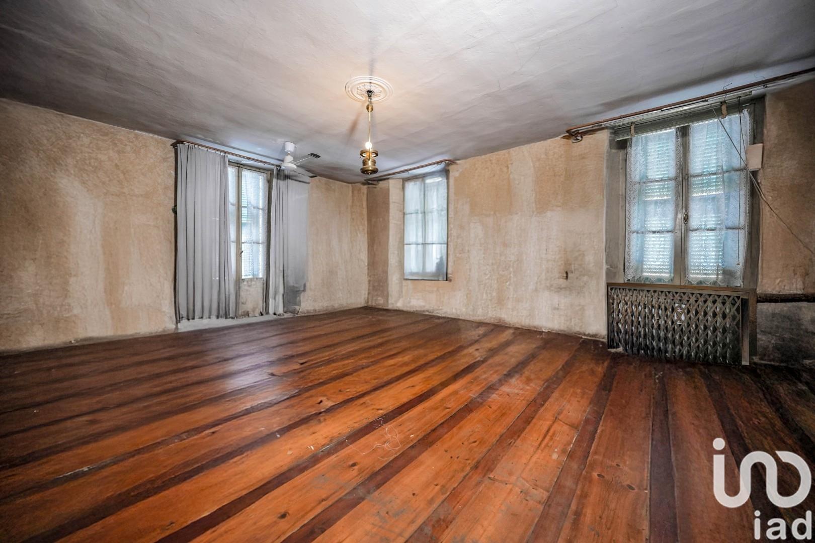Sale Building / Stable 706 m² - 5 bedrooms - Valeggio sul Mincio