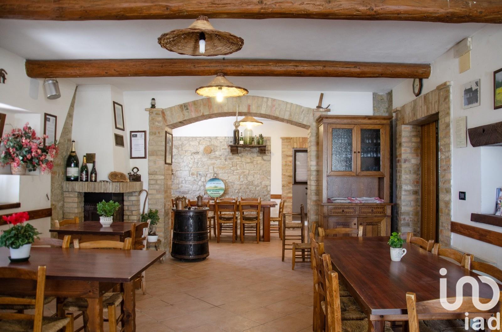 Sale Detached house / Villa 313 m² - 2 bedrooms - Castiglione Messer Raimondo
