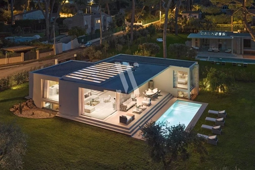 Superb Modern Villa With Sea View - Cap D'antibes 405 Sqm