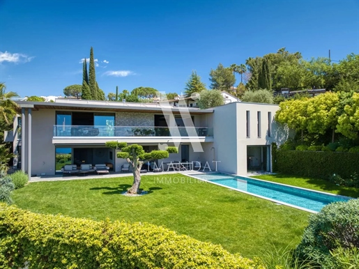 In the heights of Cannes, superb contemporary villa