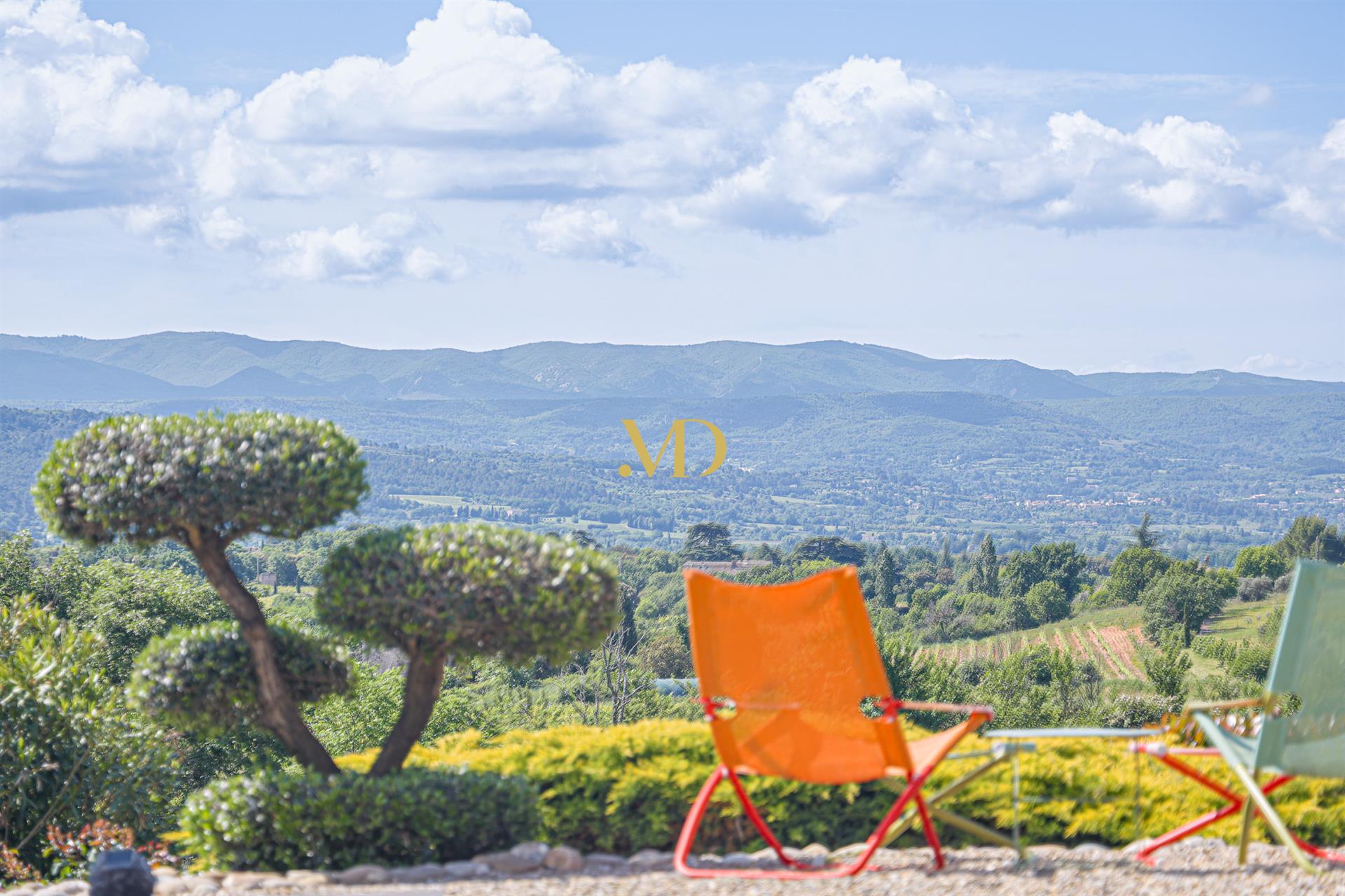 Exceptional property with Panoramic view Saint-Saturnin-lès-Apt