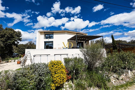 Villa with 2 bedrooms and views of the Luberon in Saint Saturnin Les Apt
