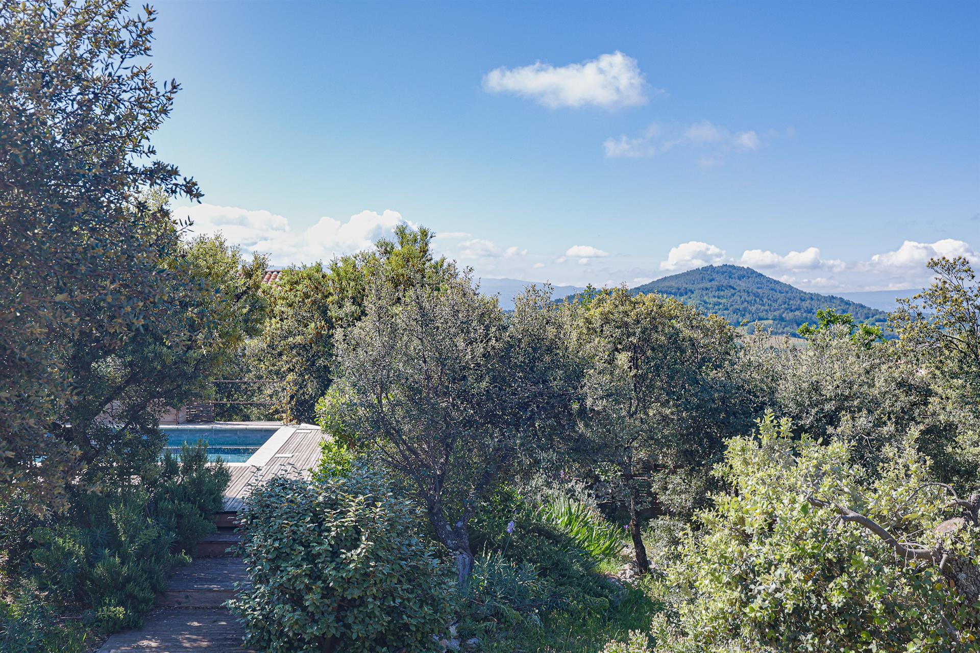 Villa with swimming pool and view in Saint Saturnin Les Apt