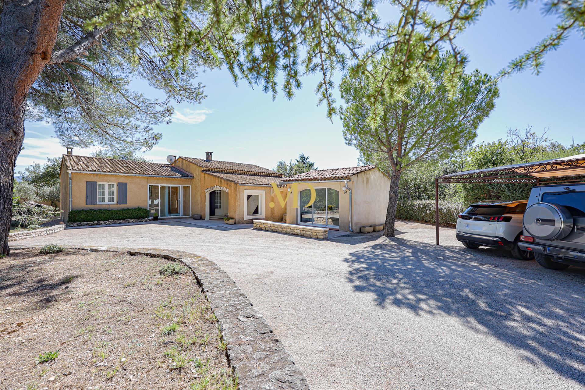 Charming House with Swimming Pool in St Saturnin les Apt