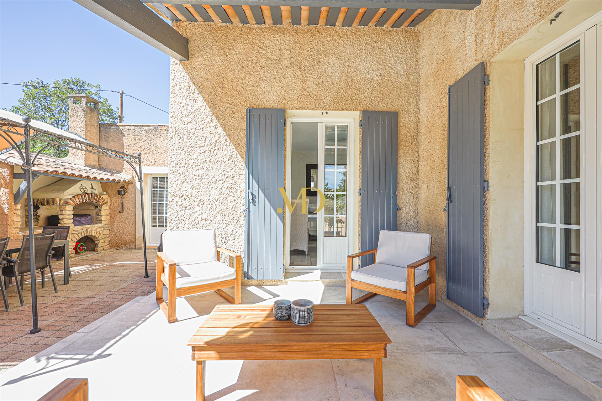 Charming House with Swimming Pool in St Saturnin les Apt