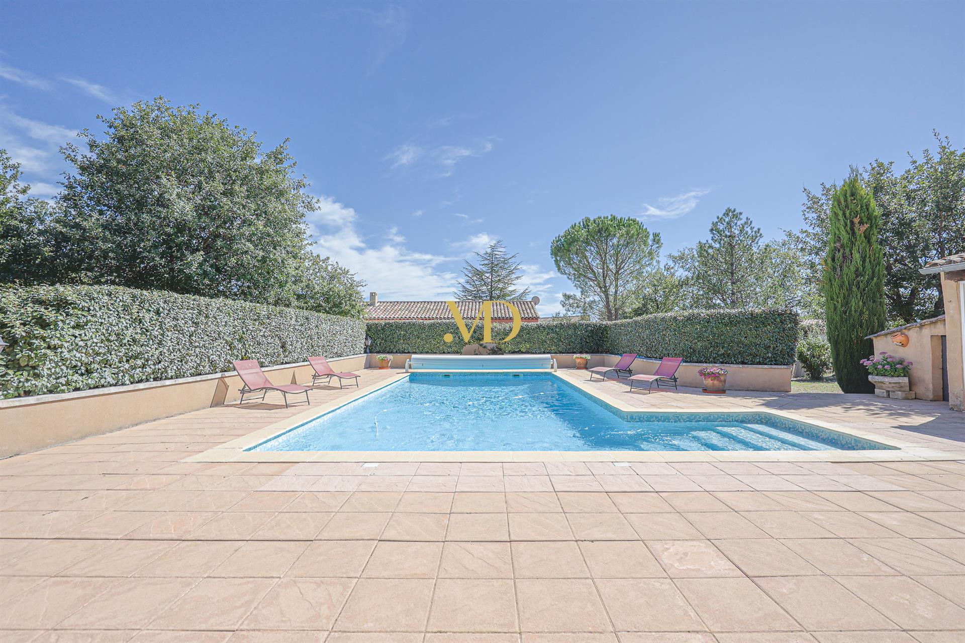 Charming House with Swimming Pool in St Saturnin les Apt