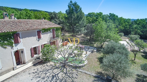 Provencal country house with swimming pool in Saint Saturnin Les Apt