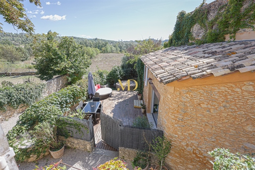 Magnificent stone property in a peaceful hamlet of Roussillon