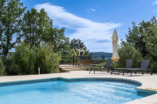 Villa avec vue et piscine à Saignon