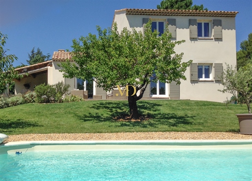 Villa met zwembad in Saint Saturnin lès Apt