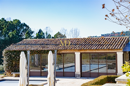 Magnificent Bastide in Roussillon with Panoramic View of the Luberon