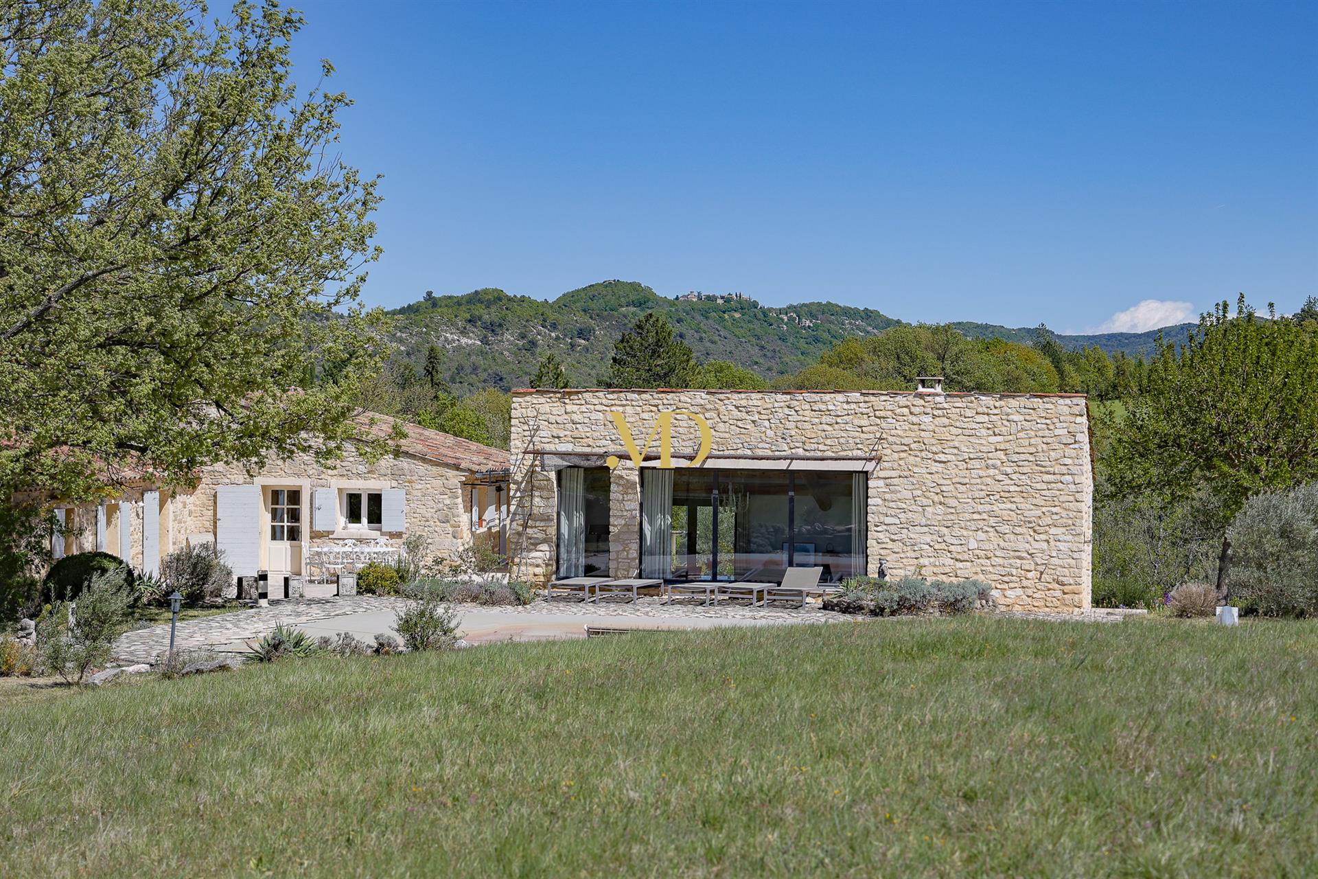 Magnificent property in Provence with panoramic views
