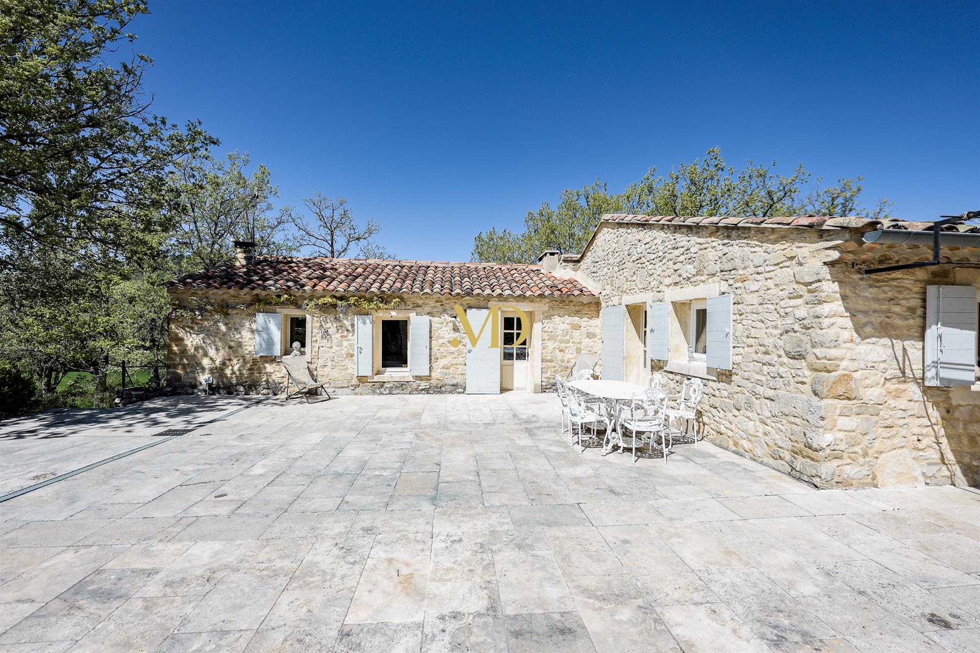 Magnificent property in Provence with panoramic views