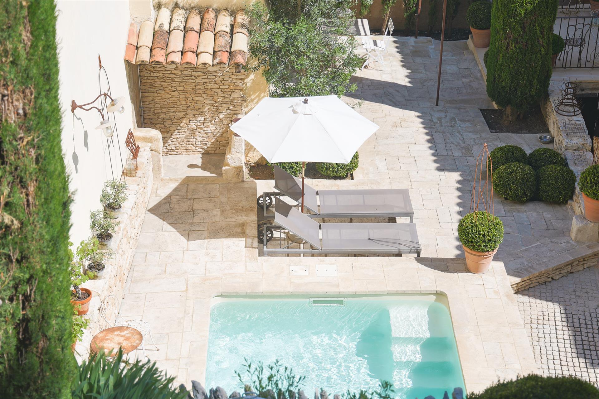 Charming village house with swimming pool and terraces in St Saturnin-les-Apt
