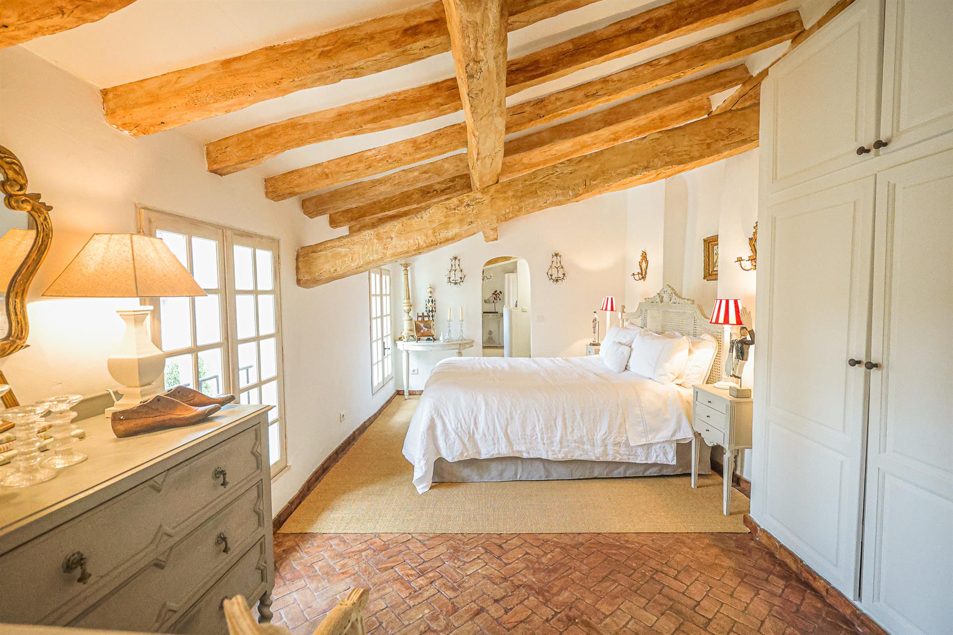 Charming village house with swimming pool and terraces in St Saturnin-les-Apt