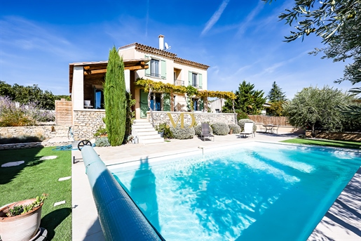 Villa mit Pool und Aussicht in Saint Saturnin Les Apt